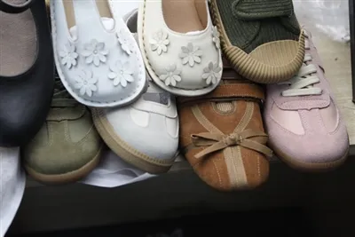 Hiểu được sự khác biệt giữa giày xi măng lạnh và giày đúc phun